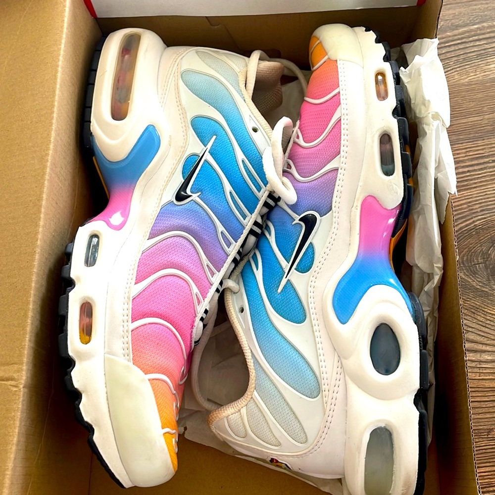 WMNS AIR MAX PLUS